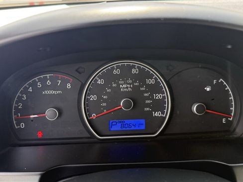 Used 2010 Hyundai Elantra GLS FWD image 13