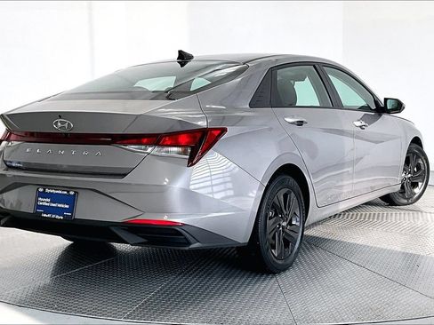 Certified 2021 Hyundai Elantra SEL FWD image 2