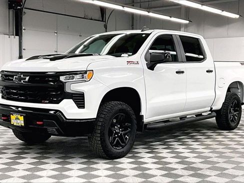 Used 2024 Chevrolet Silverado 1500 LT Trail Boss w/ Convenience Package II image 12