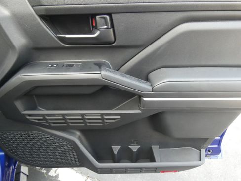 Used 2025 Toyota Tacoma SR5 image 40