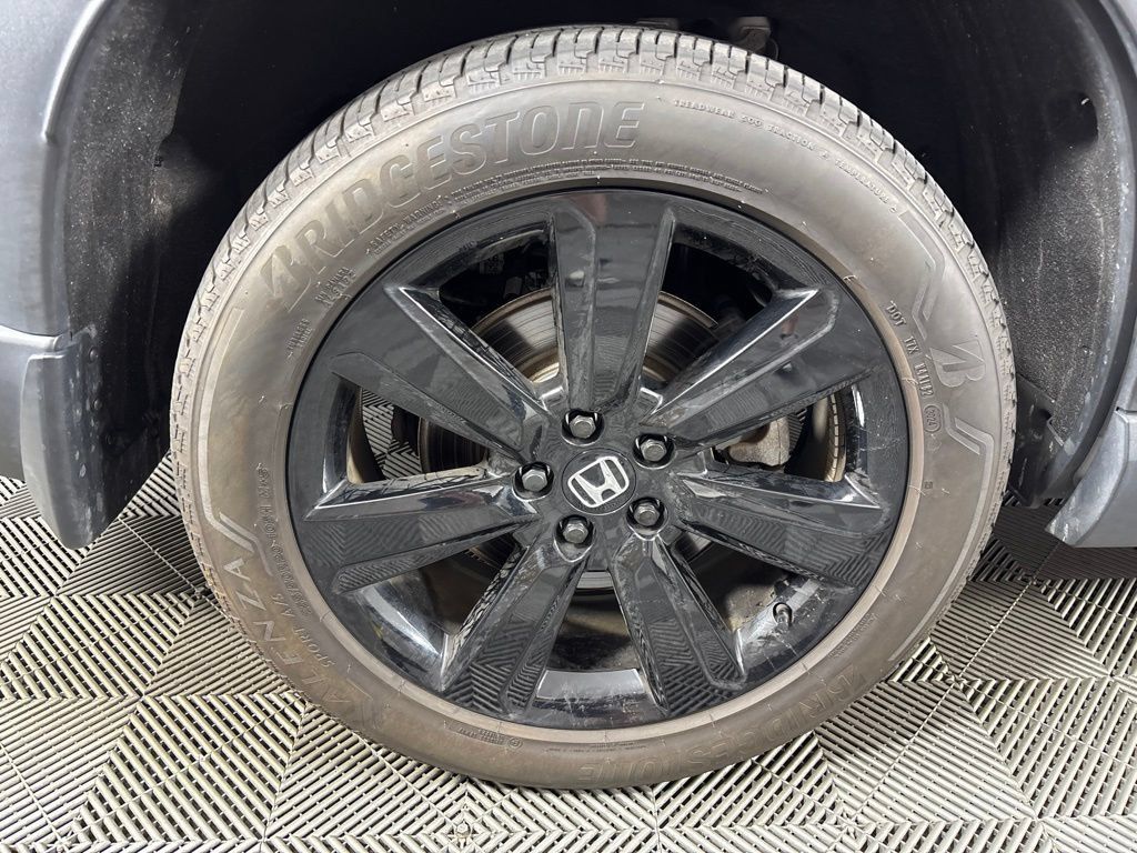 Certified 2025 Honda Pilot Black Edition image 23
