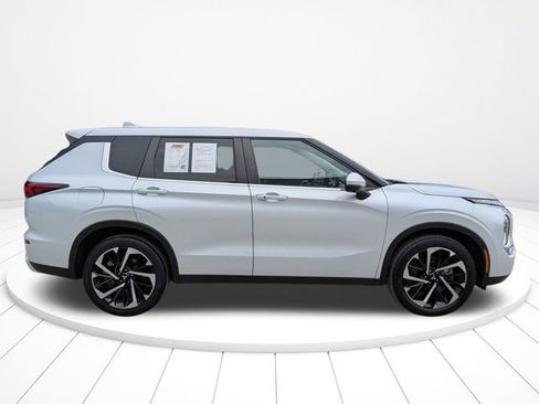 Used 2024 Mitsubishi Outlander SE FWD image 3