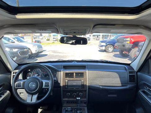 Used 2012 Jeep Liberty Limited Jet w/ Comfort/Convenience Group AWD/4WD image 12