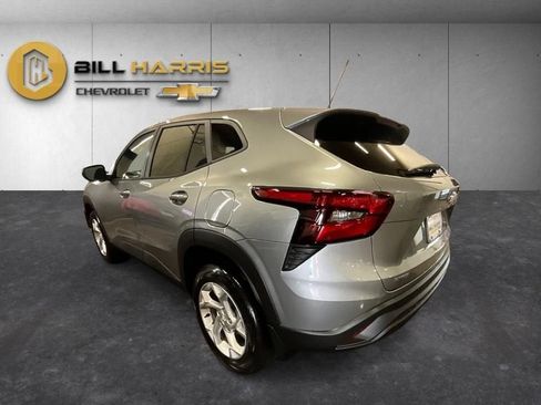 New 2026 Chevrolet Trax LS w/ LS Convenience Package FWD image 12