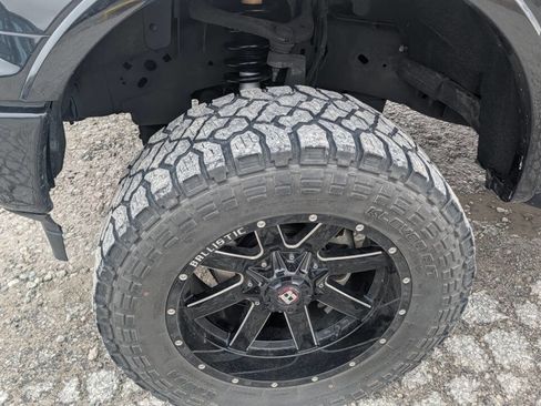 Used 2018 Ford F150 Lariat w/ Equipment Group 502A Luxury image 8