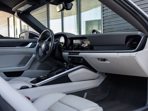 Certified 2022 Porsche 911 Targa 4S AWD/4WD image 44