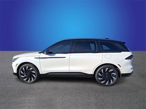 Used 2024 Lincoln Nautilus Reserve w/ Jet Appearance Package (87T) image 6