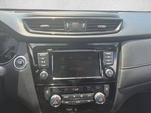 Used 2019 Nissan Rogue SV w/ Premium Package FWD image 10