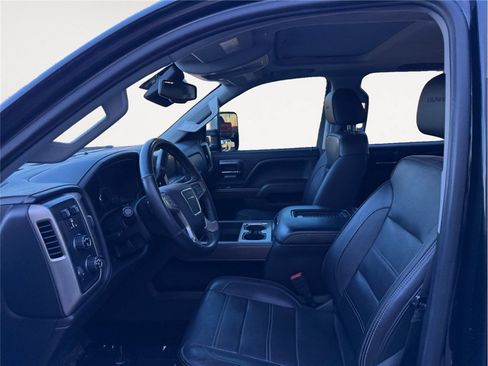 Used 2018 GMC Sierra 2500 Denali w/ Duramax Plus Package AWD/4WD image 9