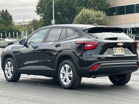 Used 2024 Chevrolet Trax LS FWD image 6