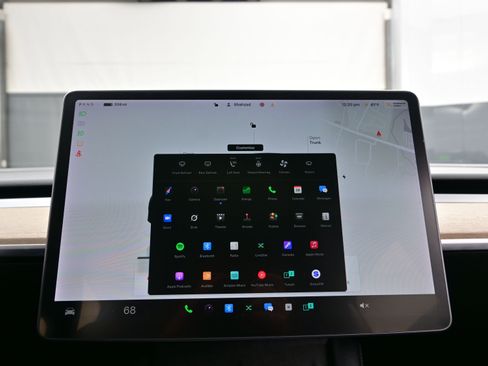 Used 2022 Tesla Model Y Performance image 19