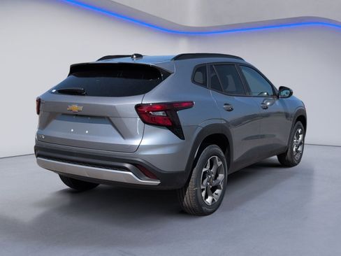 New 2026 Chevrolet Trax LT w/ Driver Confidence Package FWD image 2