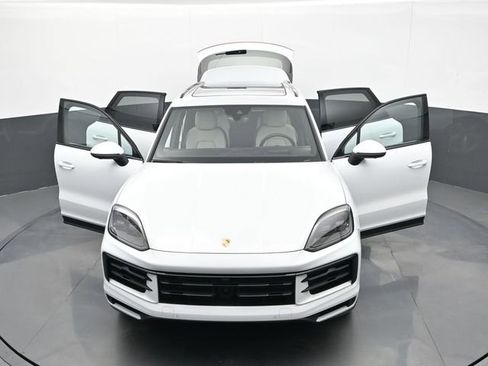 New 2025 Porsche Cayenne E-Hybrid image 32