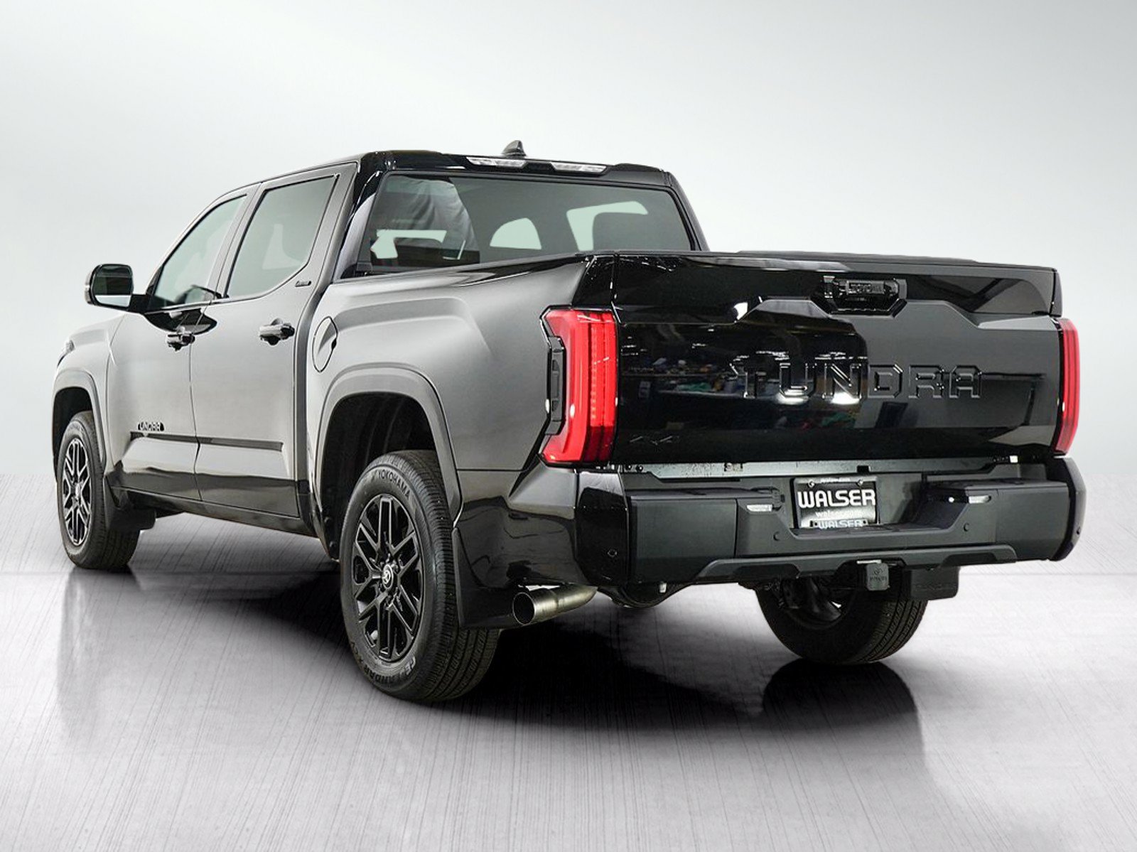 Used 2025 Toyota Tundra Limited AWD/4WD image 3