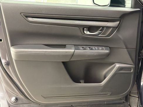Used 2025 Honda CR-V EX image 13