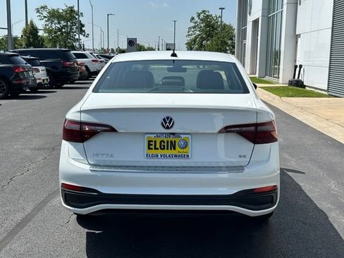 Used 2024 Volkswagen Jetta SE w/ Panoramic Sunroof Package FWD image 5
