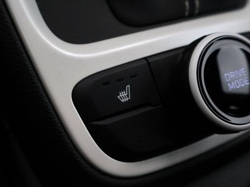 New 2025 Hyundai Venue Limited image 38