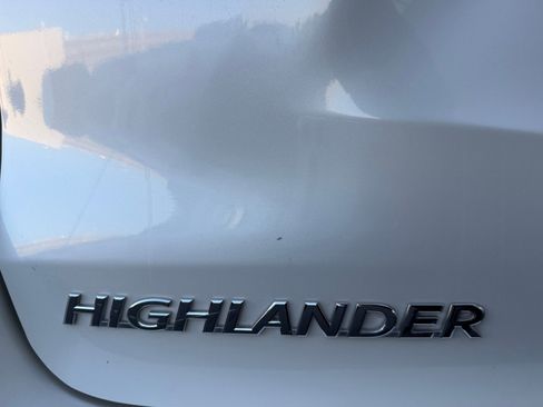 Used 2015 Toyota Highlander Limited image 24