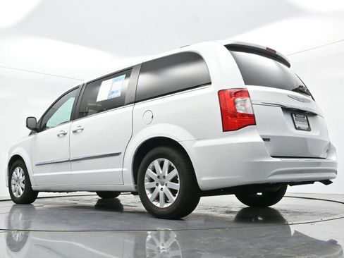 Used 2016 Chrysler Town & Country Touring FWD image 51