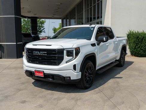 Used 2024 GMC Sierra 1500 Elevation w/ Elevation Premium Package AWD/4WD image 3