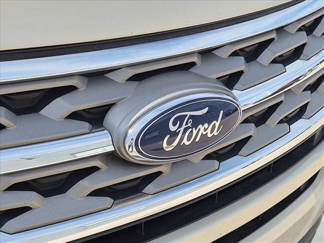 Certified 2018 Ford Explorer XLT w/ Equipment Group 202A AWD/4WD image 8