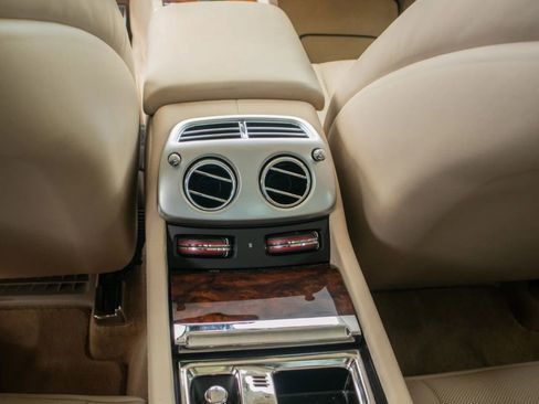 Used 2019 Rolls-Royce Wraith RWD image 35
