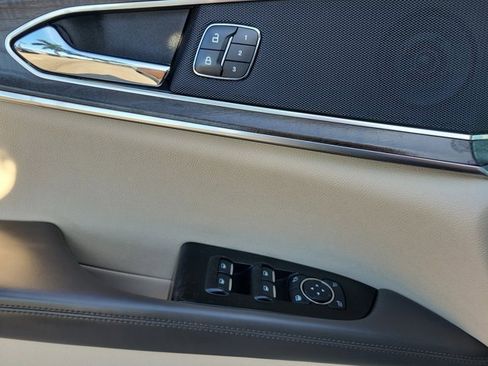 Used 2019 Lincoln Nautilus Select image 25