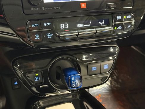 Used 2017 Toyota Prius Four w/ Premium Convenience Package image 31