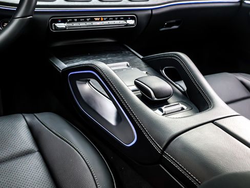 Certified 2025 Mercedes-Benz GLS 450 4MATIC image 8