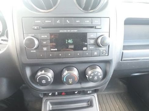 Used 2015 Jeep Patriot Latitude AWD/4WD image 16