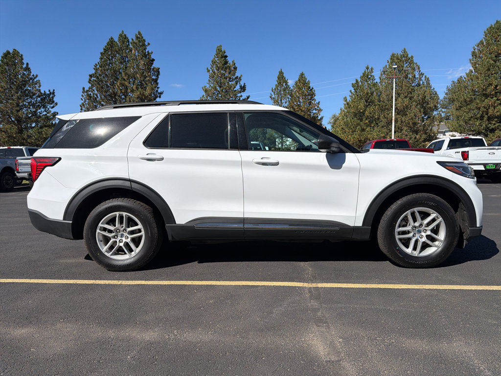 Used 2025 Ford Explorer Active AWD/4WD image 5