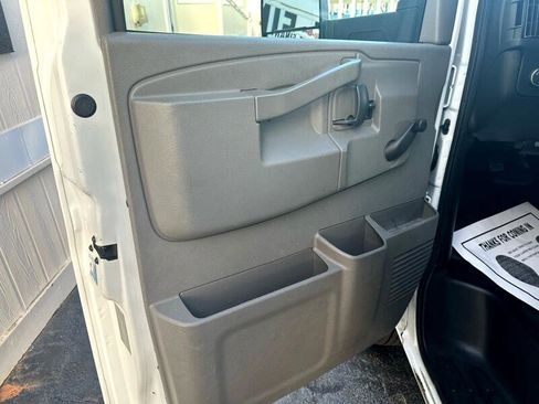 Used 2017 GMC Savana 3500 image 15