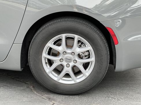 Used 2022 Chrysler Pacifica Touring-L FWD image 14