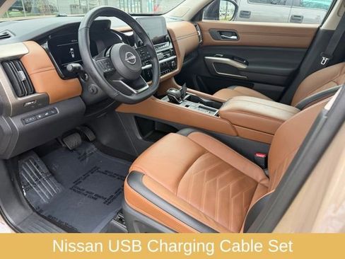 Used 2025 Nissan Pathfinder Platinum image 19