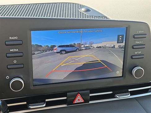 Used 2021 Hyundai Elantra SEL image 12