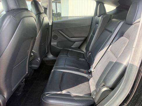 Used 2021 Tesla Model Y Long Range AWD/4WD image 13