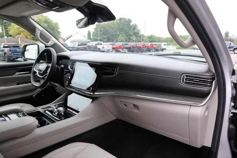 Used 2022 Jeep Wagoneer Series II AWD/4WD image 22