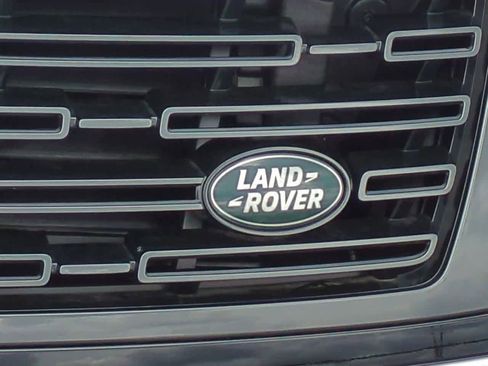 New 2025 Land Rover Range Rover Long Wheelbase SE image 11