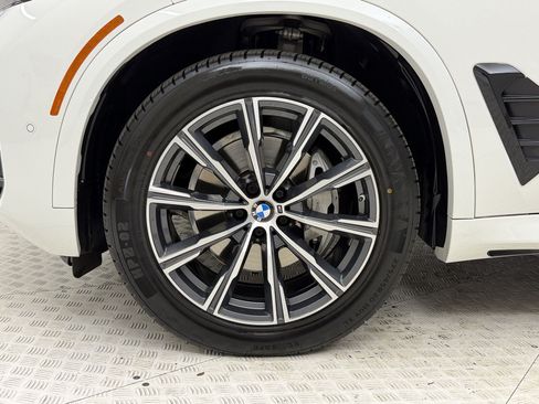 Used 2024 BMW X5 xDrive40i w/ M Sport Package AWD/4WD image 13