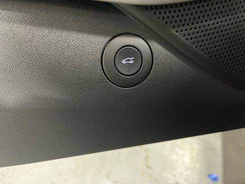 Used 2018 Chevrolet Camaro SS image 28