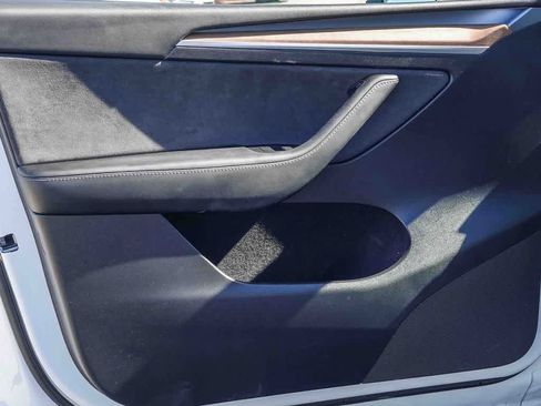 Used 2023 Tesla Model Y Performance image 18