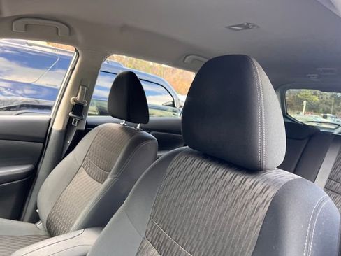 Used 2019 Nissan Rogue SV w/ Premium Package image 14