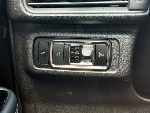 Used 2023 Lincoln Corsair AWD w/ Equipment Group 101A image 31
