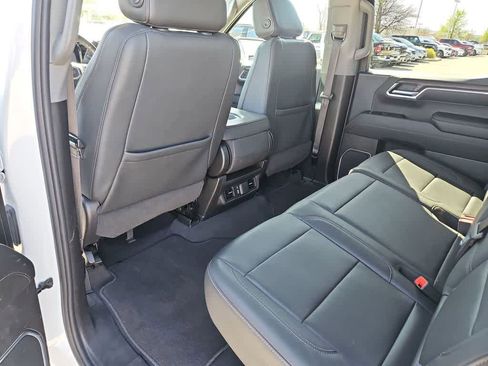 Used 2024 GMC Sierra 1500 SLT image 19