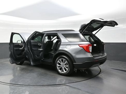 Used 2022 Ford Explorer XLT w/ Equipment Group 202A AWD/4WD image 43
