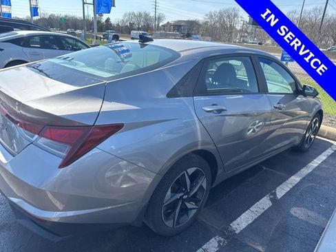Used 2023 Hyundai Elantra SEL w/ Convenience Package image 9