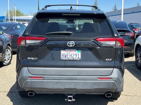 Used 2021 Toyota RAV4 XLE Premium image 5