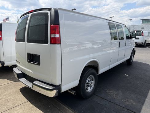 New 2026 Chevrolet Express 3500 Extended RWD image 7