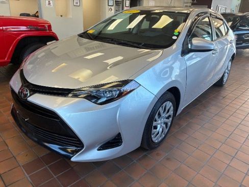 Used 2017 Toyota Corolla LE image 8