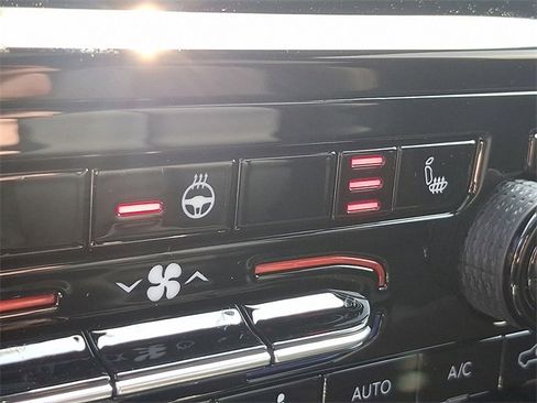 New 2025 Jeep Grand Cherokee Limited w/ Black Appearance Package image 21